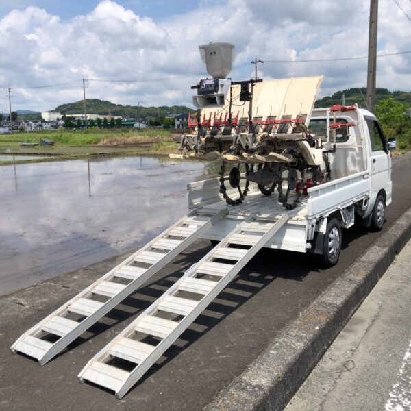 田植え　田植え機が故障もなく無事終わり感謝